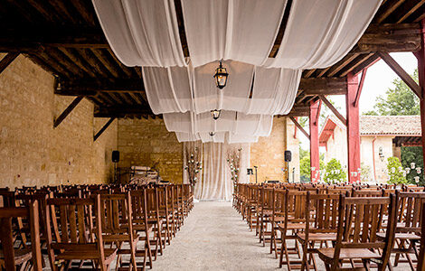 La halle extérieure de la ferme Suzanne, idéale pour vos cérémonies de mariage