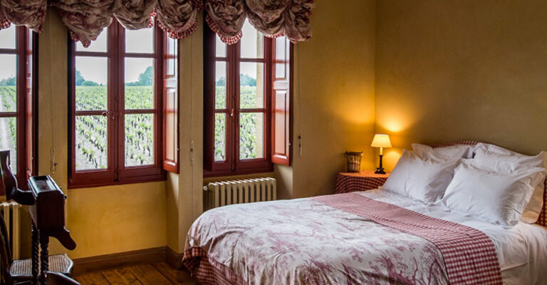 Guest room with view on the vineyards of Giscours