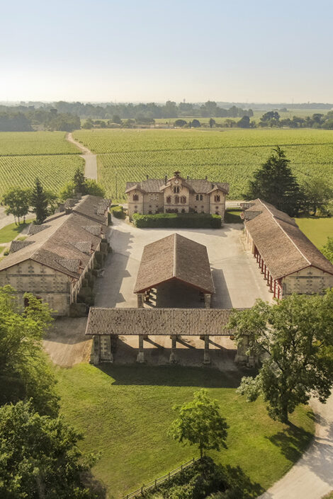 Suzanne Farm, its central hall, and its reception room amid the vineyards